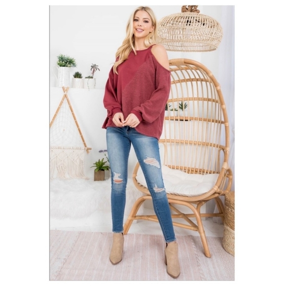 🧡6/$25🧡 Burgundy cold shoulder top - Picture 7 of 7
